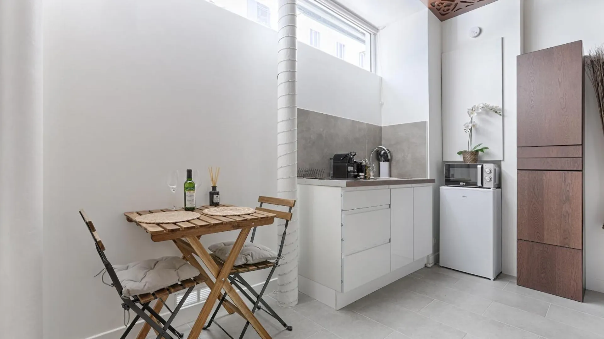 Mykeypers - Lovely With Jacuzzi Apartment