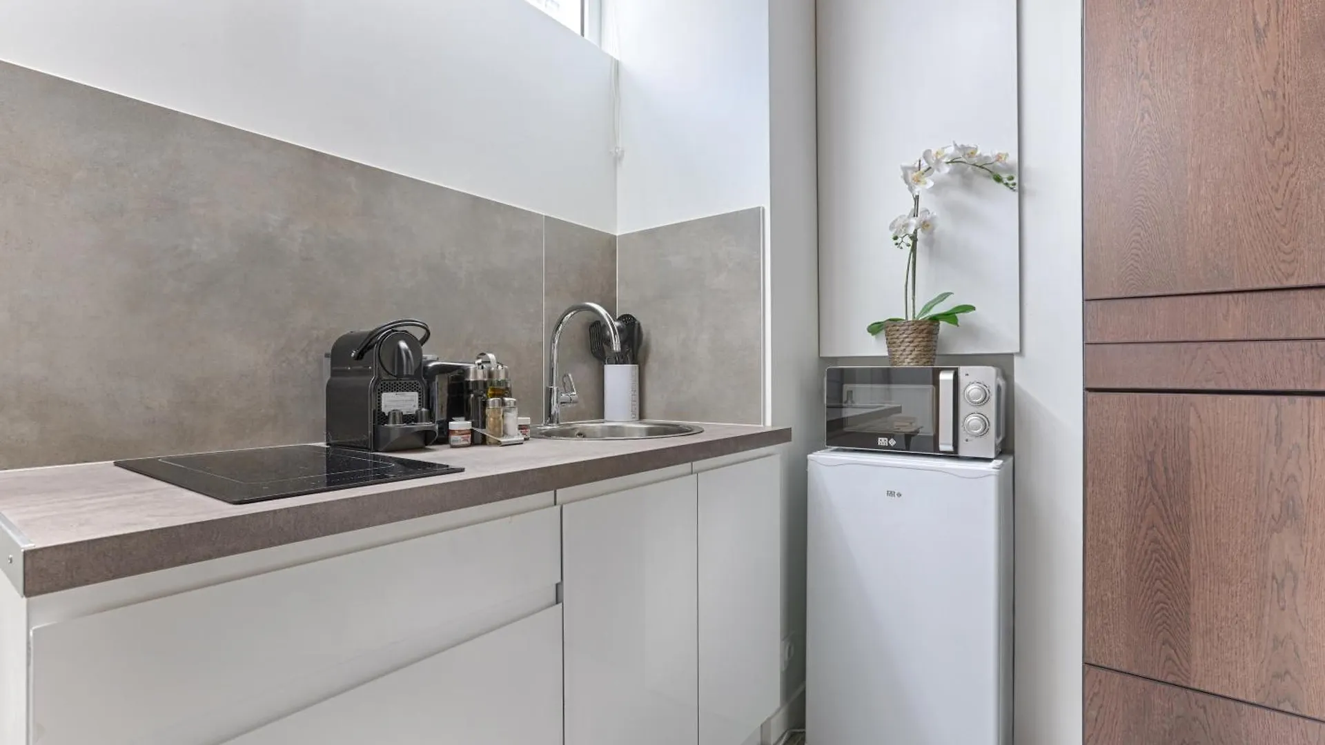 Mykeypers - Lovely With Jacuzzi Apartment *